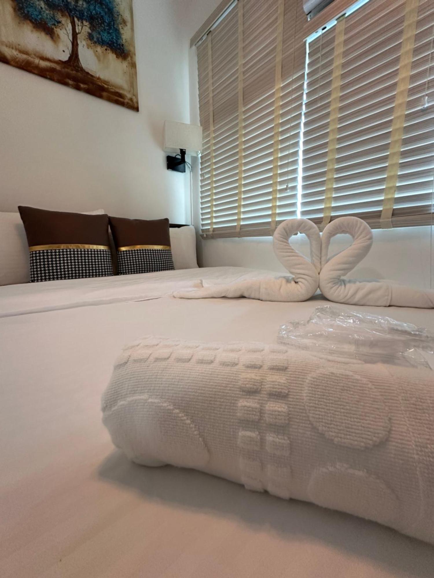 مونتنلوبا Studio One Condominium, Alabang - Bluu - Fiber Wi-Fi, Netflix-Ready المظهر الخارجي الصورة