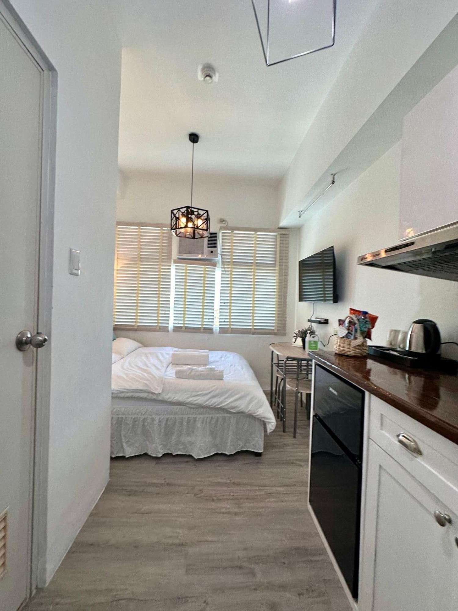 مونتنلوبا Studio One Condominium, Alabang - Bluu - Fiber Wi-Fi, Netflix-Ready المظهر الخارجي الصورة