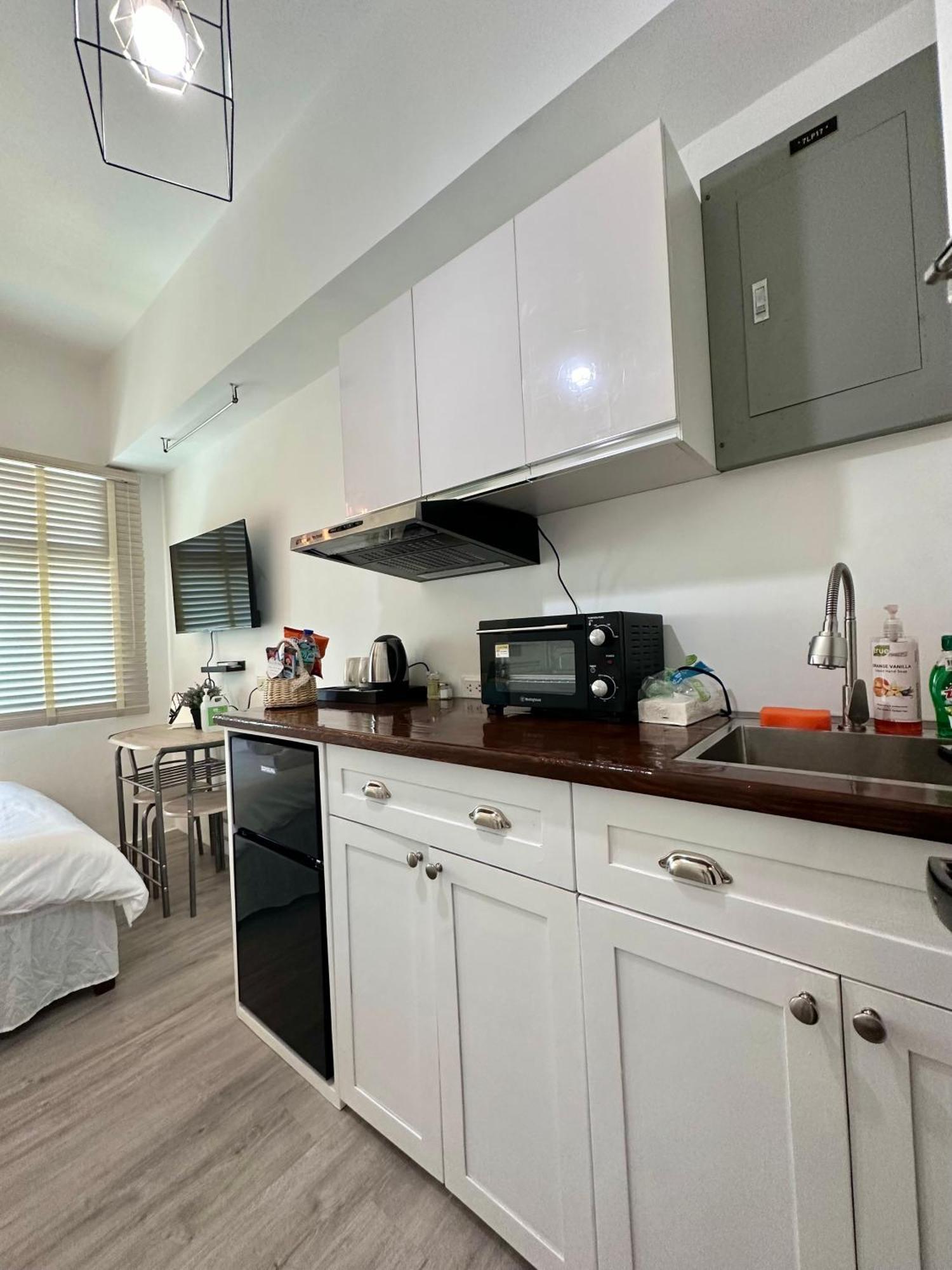 مونتنلوبا Studio One Condominium, Alabang - Bluu - Fiber Wi-Fi, Netflix-Ready المظهر الخارجي الصورة